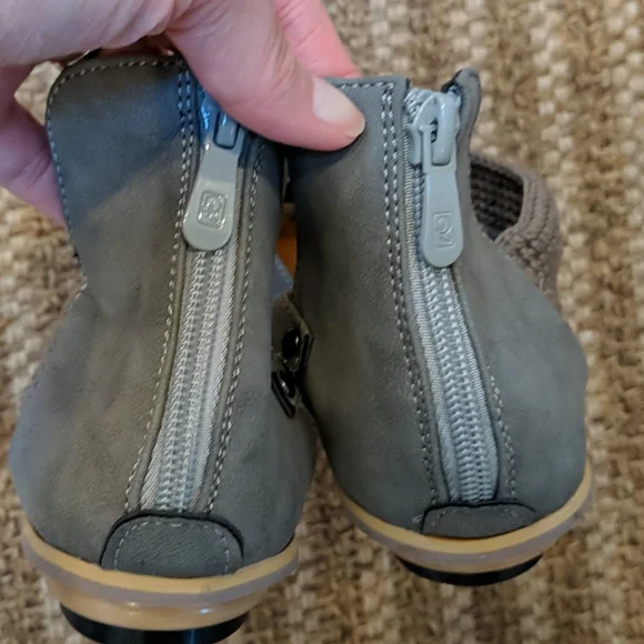 Suede and Knit Thong Sandals European 36 New - Picture 5 of 10